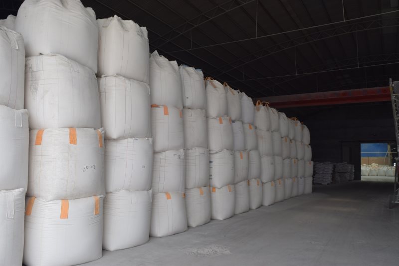 Conveyor system connecting production to warehouse